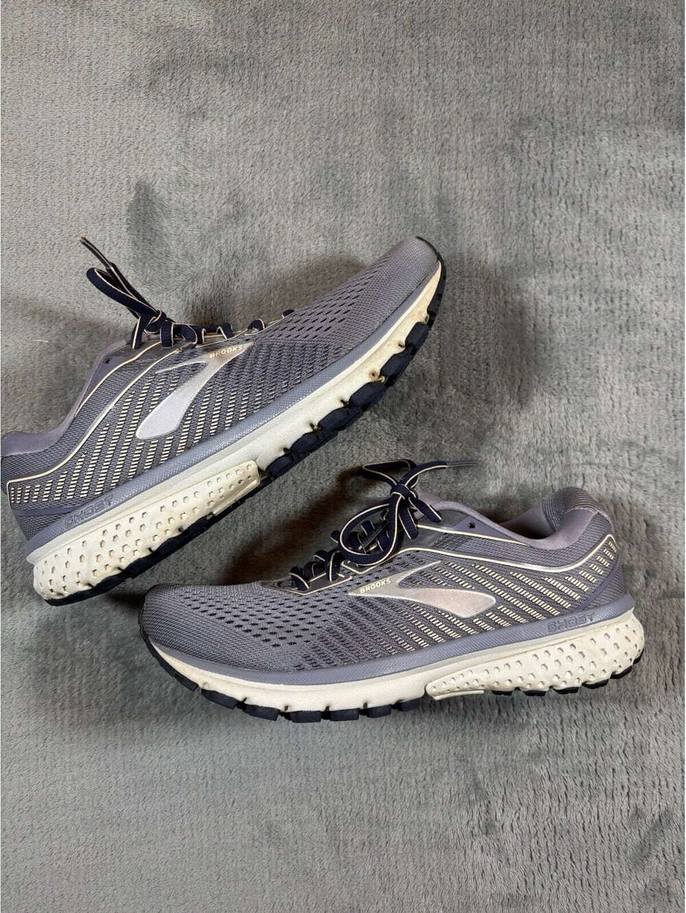 Brooks Womens Sz 7.5 B Ghost 1203051B086 Gray Running Shoes Lace Up Low Top